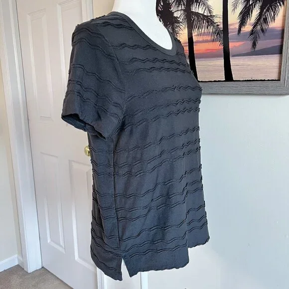 Women’s Old Navy Short Sleeve Tee | Dark Gray | Crew Neck | Textured | Medium - Picture 4 of 6